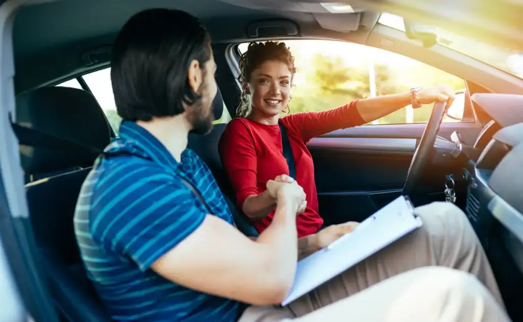 Aide au financement du permis de conduire d'un apprenti Grenoble : investissez dans votre mobilité !